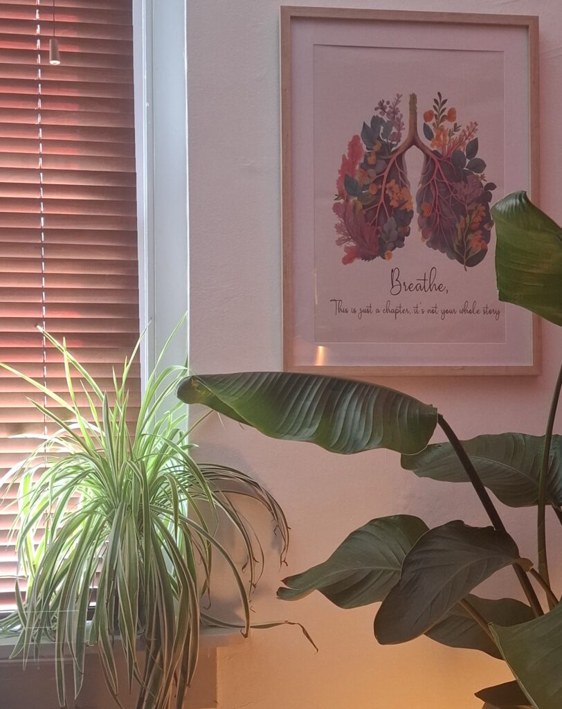 Detail van de eNurgy praktijk in Leiden, met prachtige planten en sfeerverlichting.